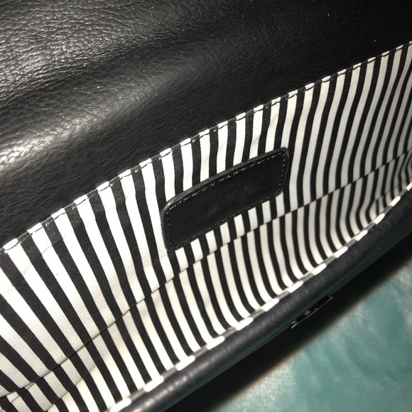 Black purse. Detachable chain.silver hardware. - Picture 3 of 6